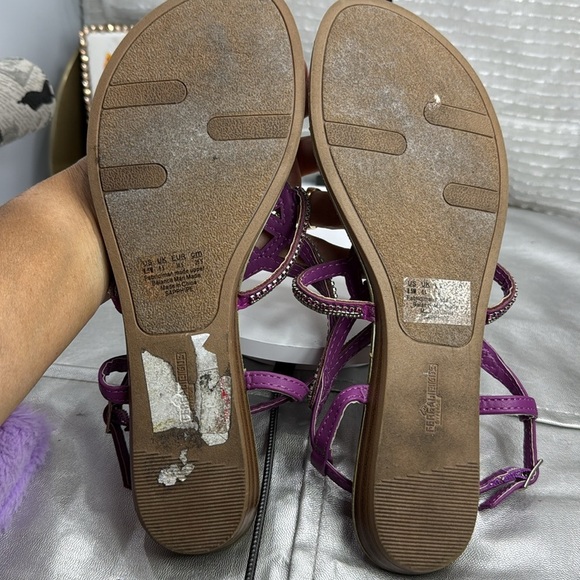 (S1) Fergalicious flat sandal with sapphire details, size 8.5 - Picture 8 of 9